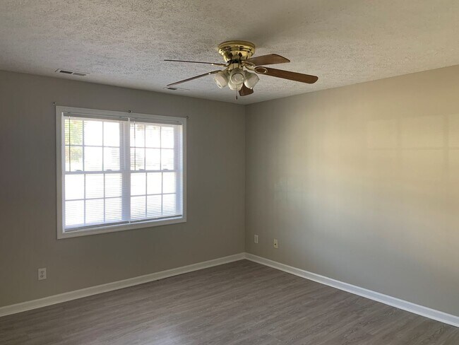 Foto del edificio - 413 Three Creeks Ct