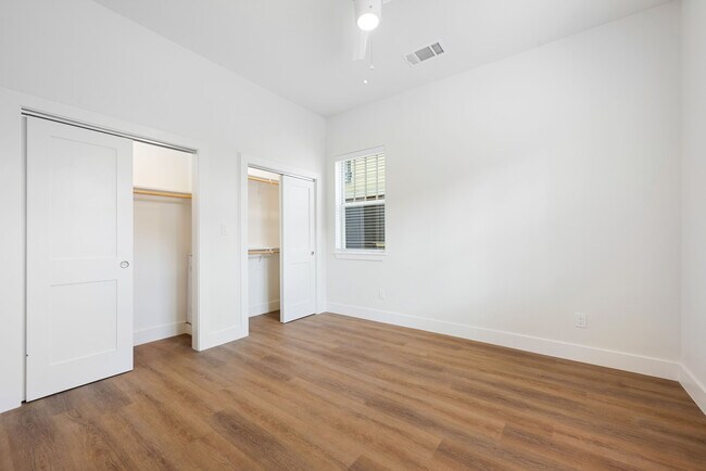 Foto del edificio - 5313 Reiger Ave
