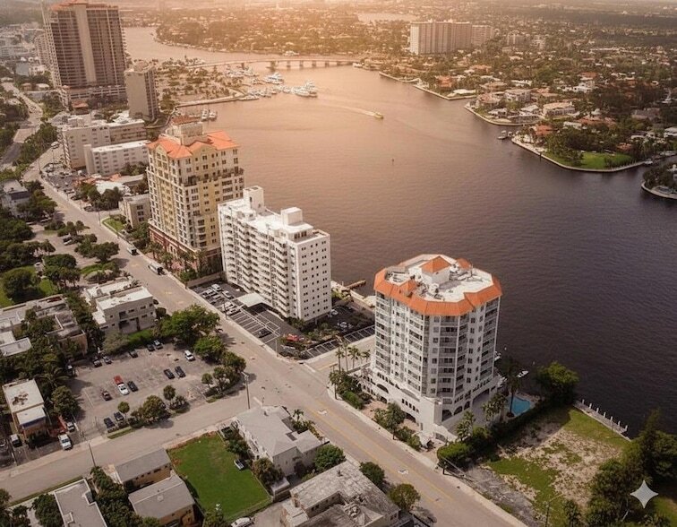 Foto del edificio - 301 N Birch Rd