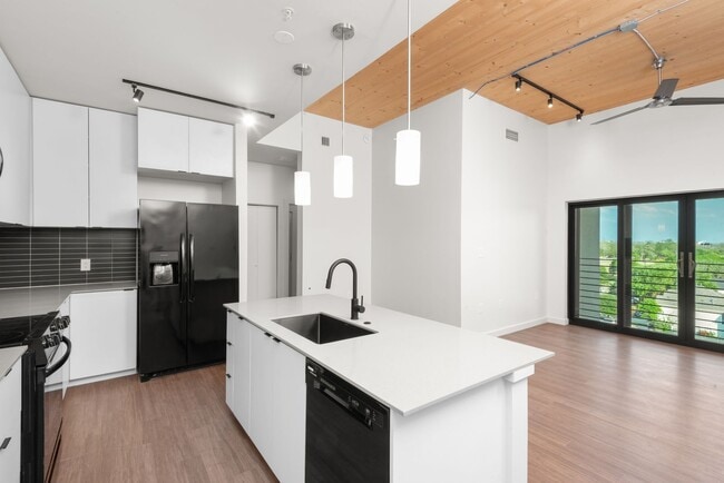 Interior Photo - Nova Austin