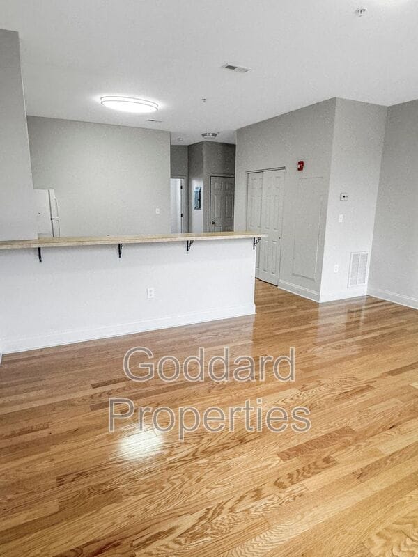 Foto del edificio - 2205 N Charles St