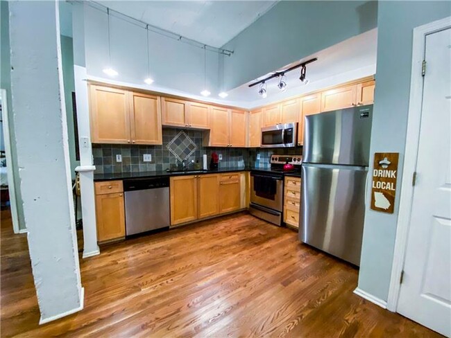 Foto del edificio - 1026 St Charles Ave NE