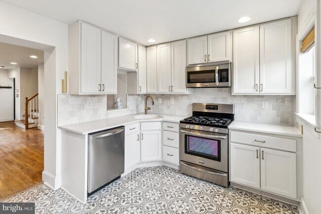 Foto del edificio - 3318 Blaine St NE