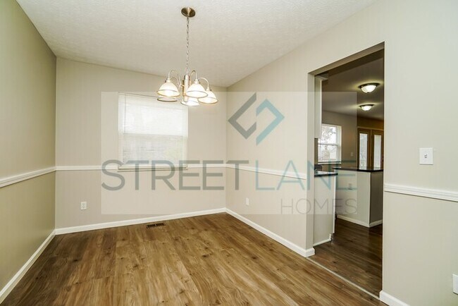 Building Photo - REDUCED!