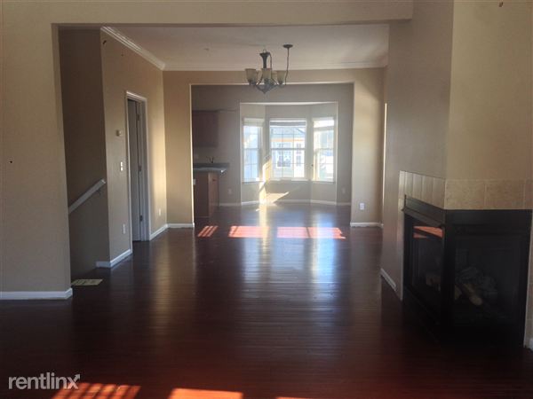 Building Photo - 22095 Parkview Dr