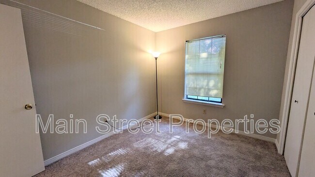 Building Photo - 9345 Chisholm Rd