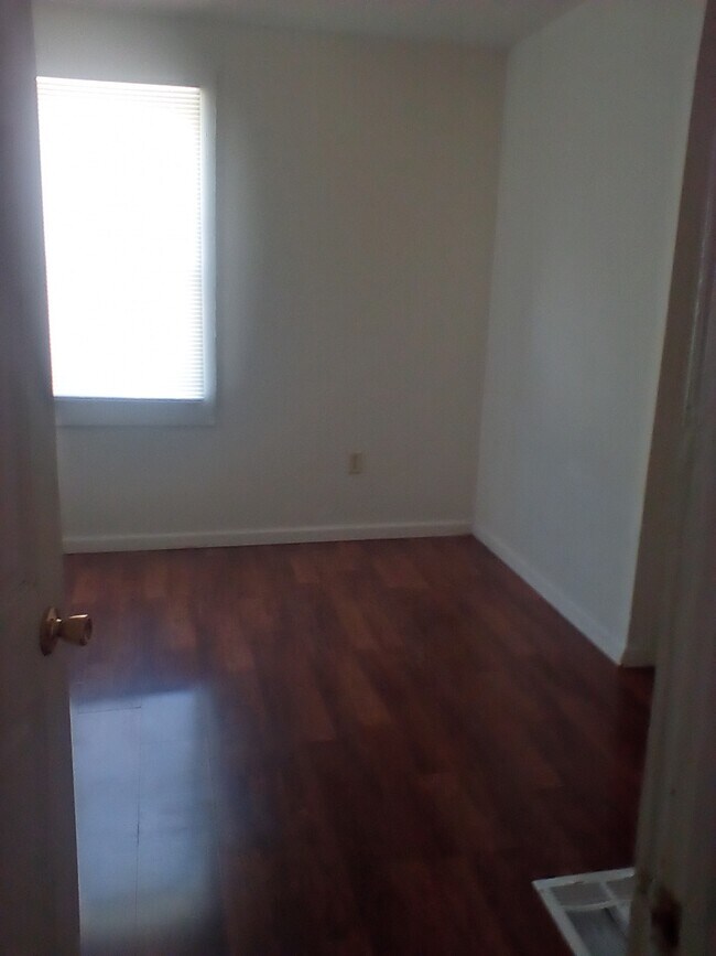 Building Photo - 4816 13th Ct