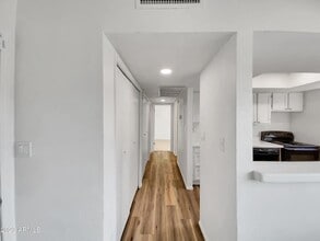 Building Photo - 1620 E Cambridge Ave