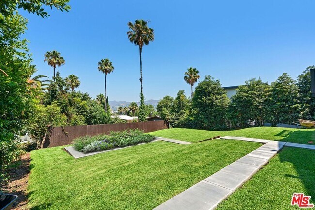 Backyard - 1347 Edgecliffe Dr