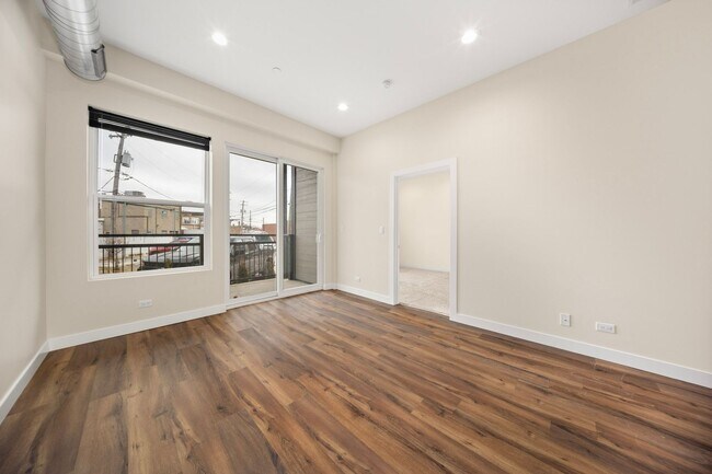 Building Photo - 3727 Sunnyside Ave