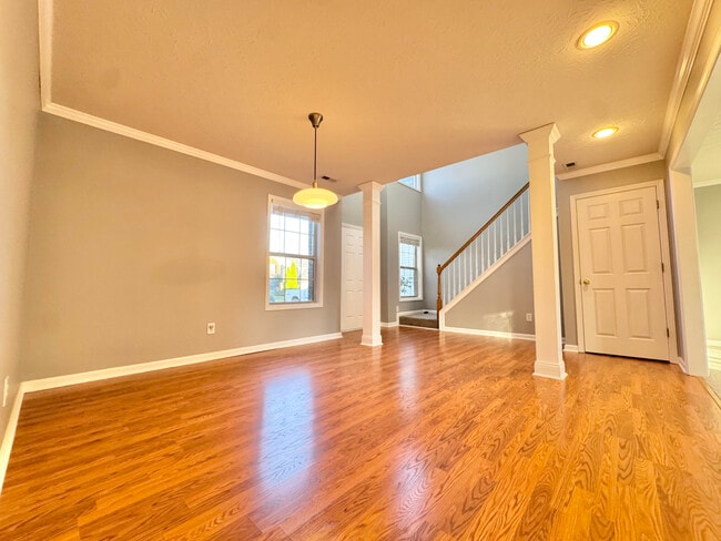 Building Photo - 580 Wellington Gardens Dr