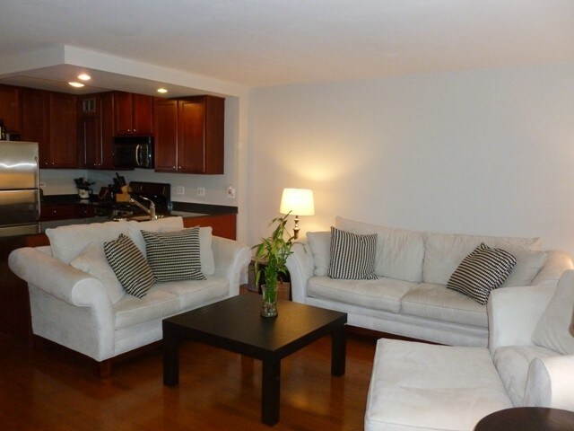 Foto principal - 2300 N Commonwealth Ave