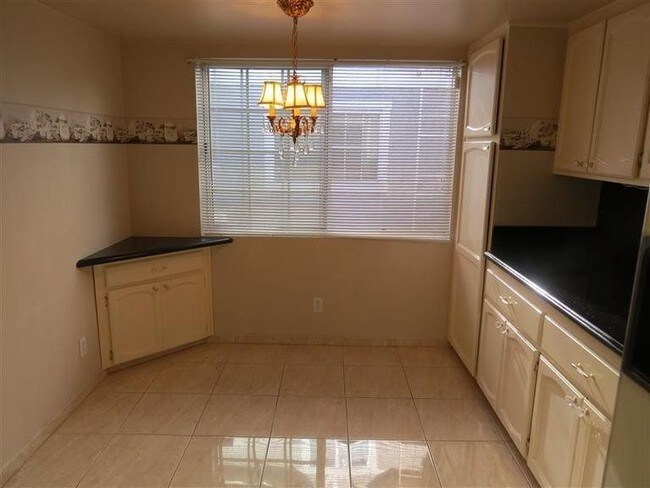 Foto del edificio - 423 W Stocker St