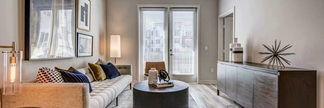 Building Photo - Modern Downtown Studio W/D In-Unit