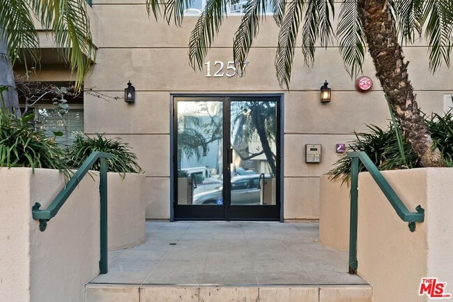 Foto del edificio - 1257 Brockton Ave