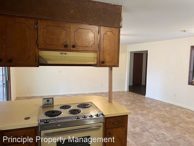 Building Photo - 3 br, 2 bath House - 3420 Pineview Place NW