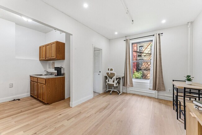 Building Photo - 527 W 162nd St