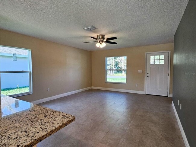 Foto del edificio - 6921 Central Ave