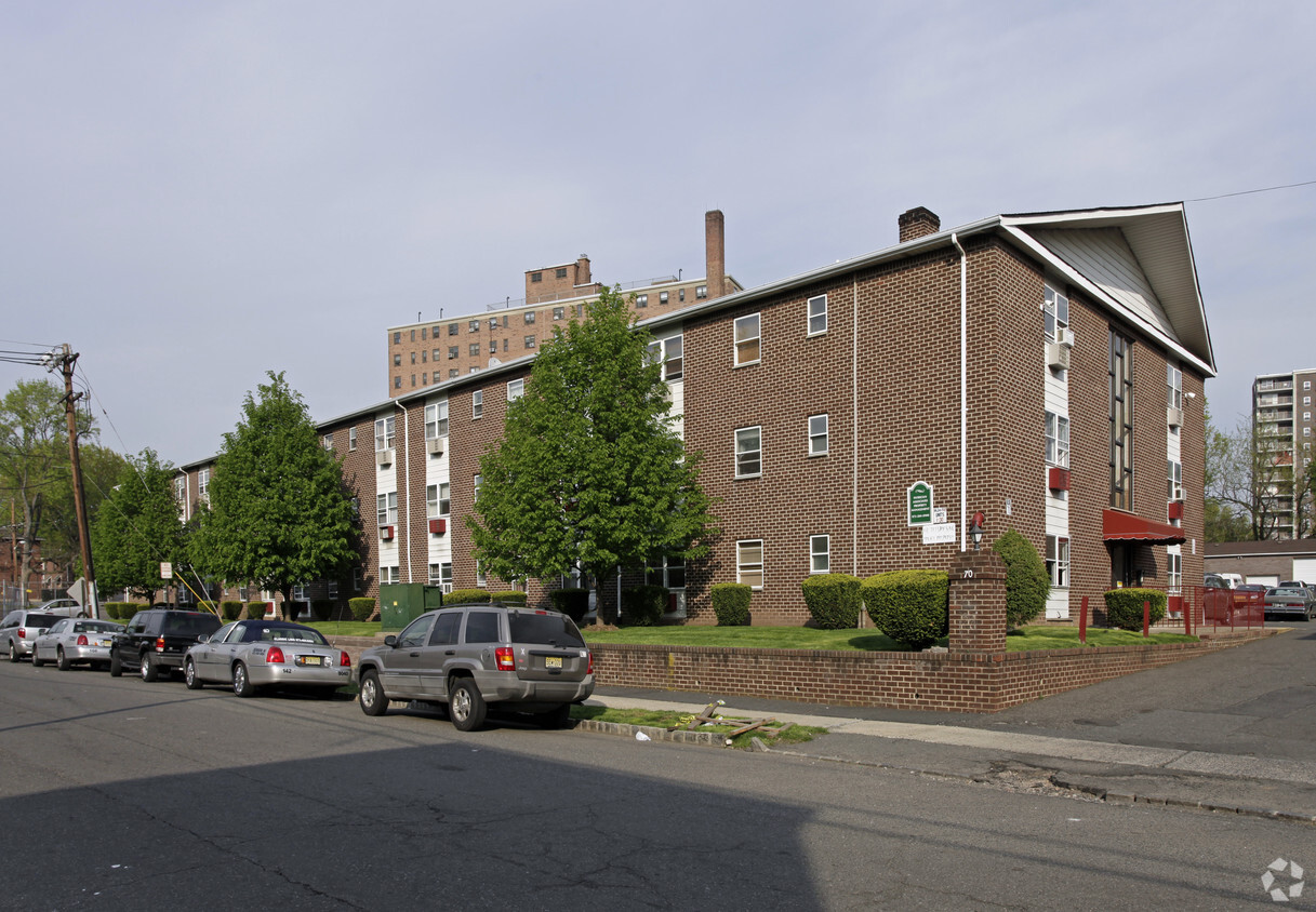 Building Photo - Watchung Gardens