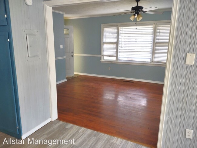 Building Photo - 3 br, 1 bath House - 218 McRee Drive