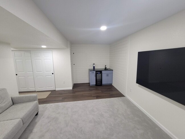 Building Photo - 11023 Meadowvale Cir
