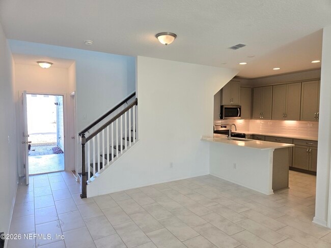 Building Photo - 817 Cherry Elm Dr