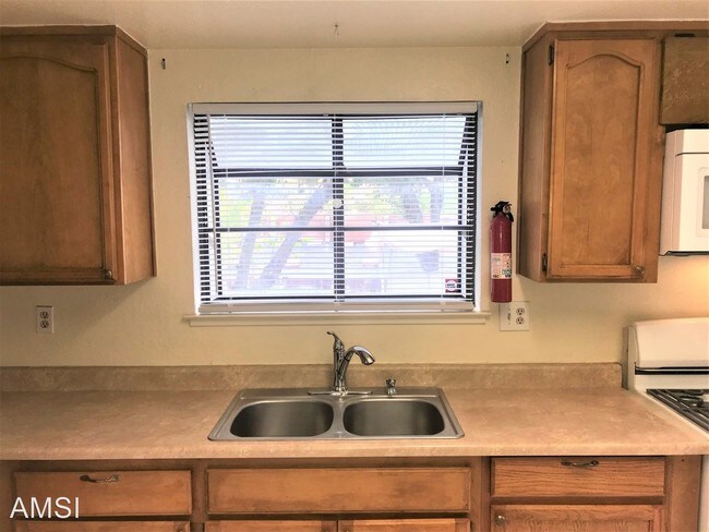Building Photo - 3 br, 2 bath House - 2525 Carpinteria Drive