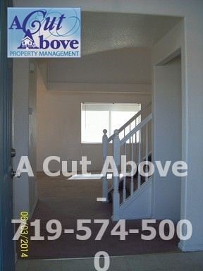 Building Photo - Stetson Hills Multi level home