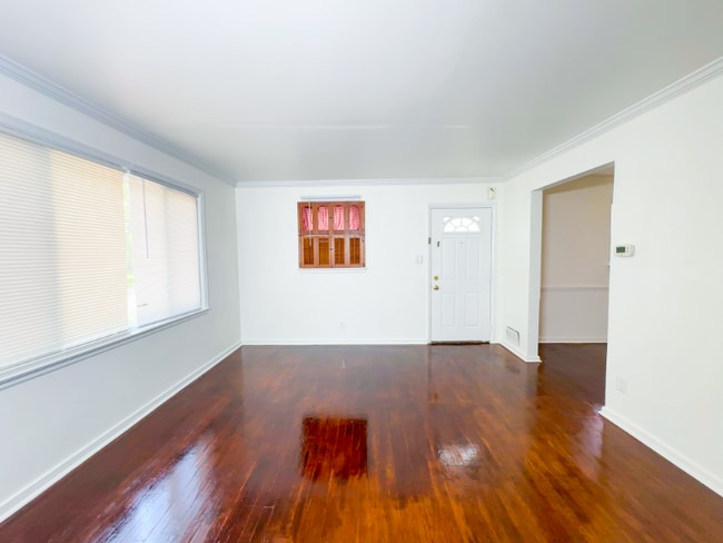 Foto del edificio - 12040 Valleywood Dr