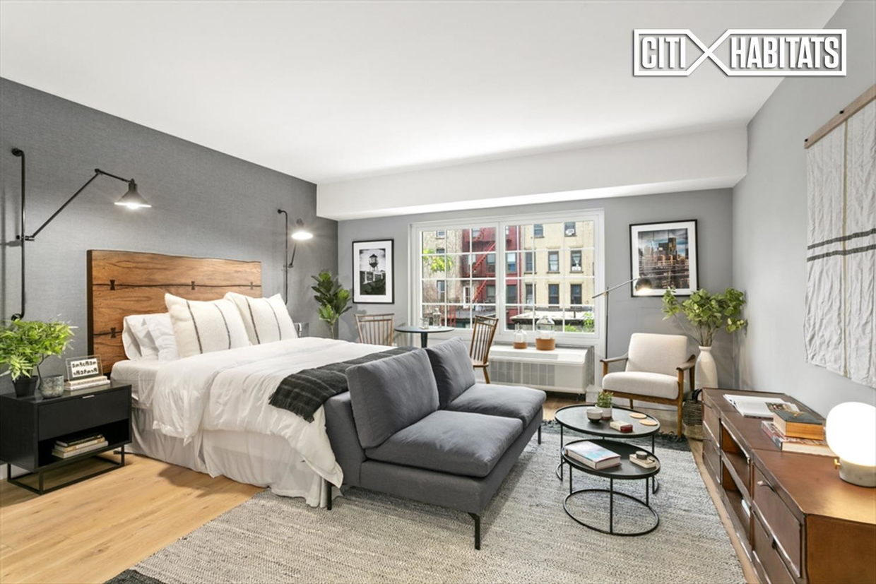 Foto principal - 555 Waverly Ave