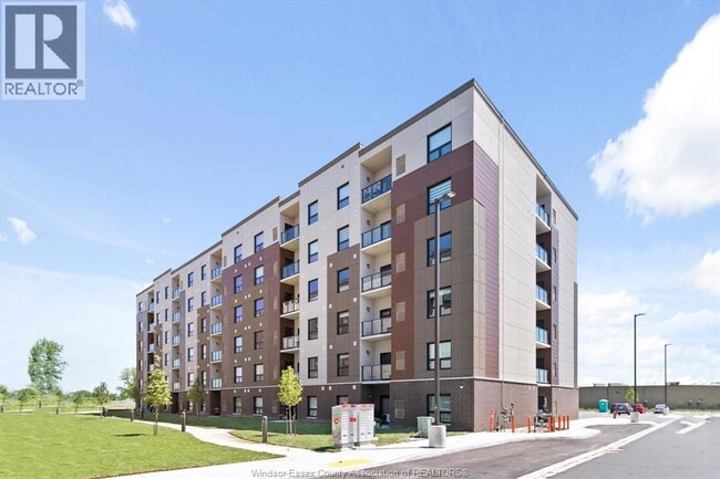 Building Photo - 728 Brownstone Dr