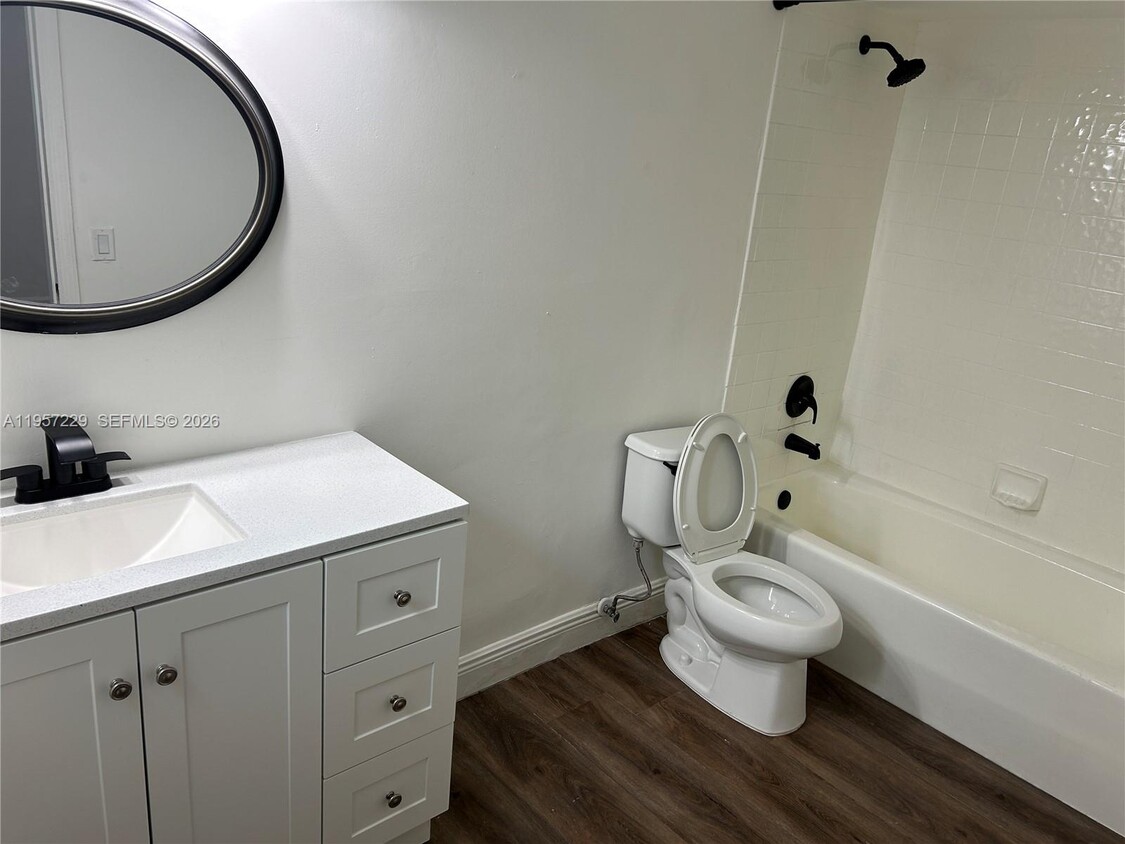 Foto del edificio - 18730 NW 77th Ct