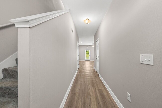 Building Photo - 5768 Callaway Cir