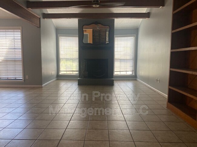 Foto del edificio - 6206 Summer Hills Cir