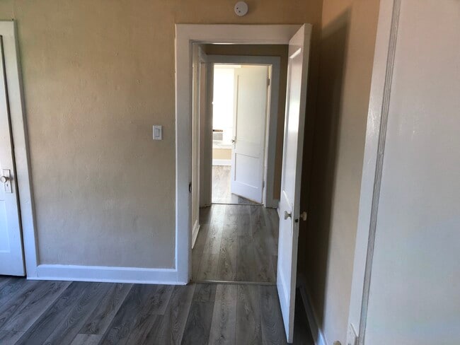 Building Photo - 416 Goodall Ave