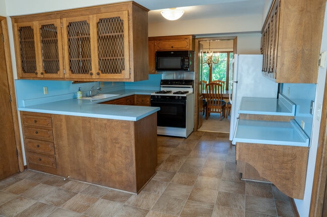 Building Photo - 593 Rice Creek Ter NE