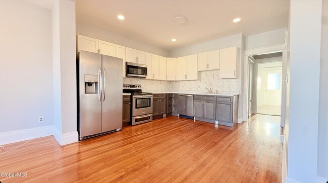 Building Photo - 554 Washington Ave