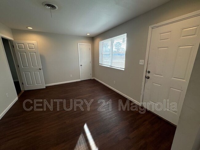 Building Photo - 2401 Boykin Rd