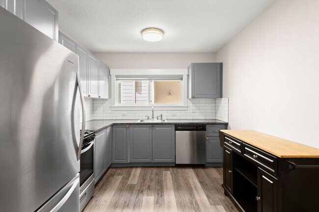 Building Photo - Charming 3 Bedroom/1 Bath Jennings Lodge home