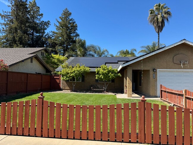 Building Photo - 4 bdrm 2 bath house on quiet cul -de-sac w...