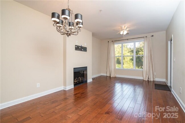 Foto del edificio - 1000 E Woodlawn Rd