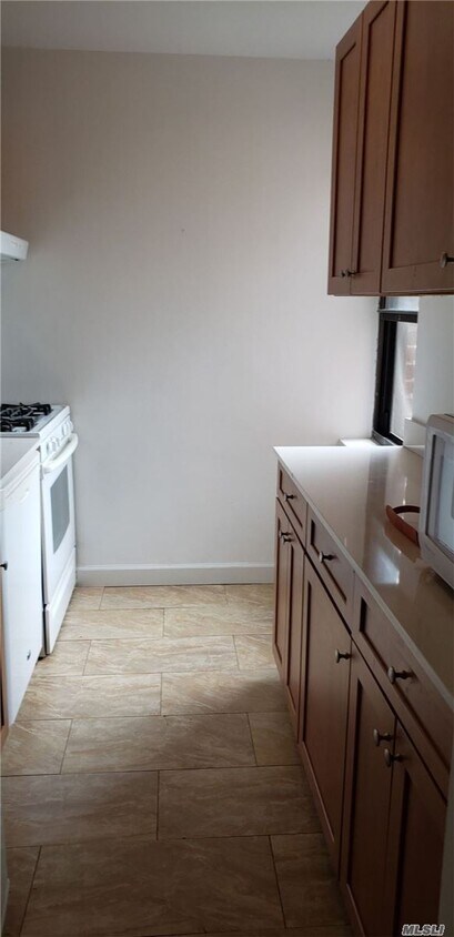 Primary Photo - 52-30 39th Ave