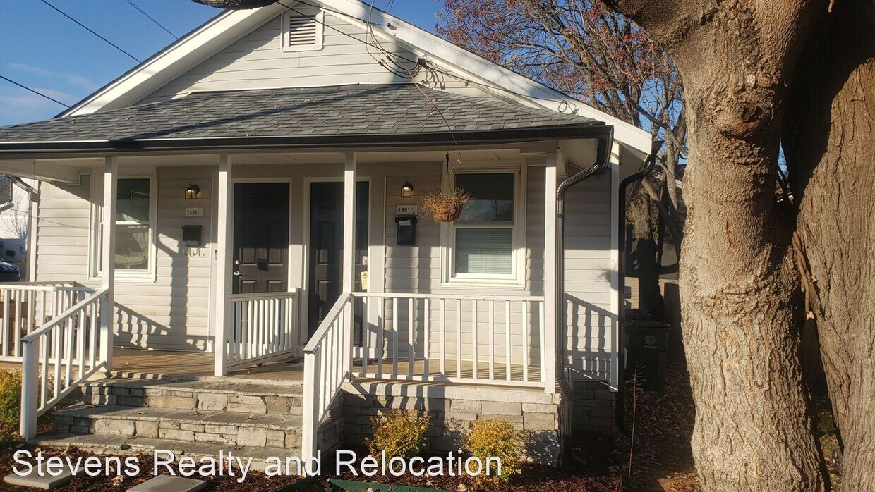 Primary Photo - 2 br, 1 bath House - 1501 1/2 Pender Street