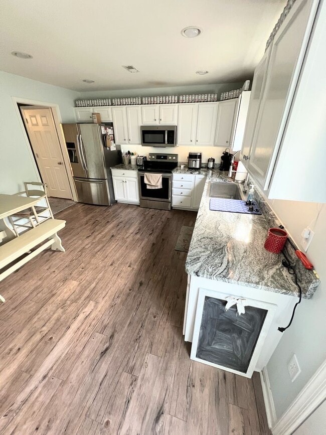 Building Photo - 4 Bedroom Town Home in Lynchburg