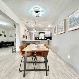 Foto del edificio - 1213 Corbett Ln