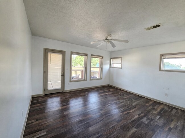 Building Photo - 1421 W 84th St