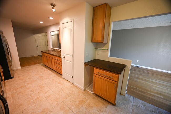 Building Photo - 6478 Welch Ct