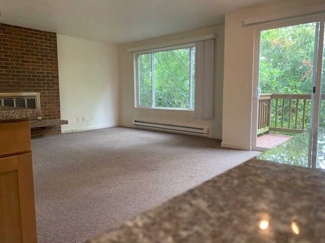 Sala de estar - 14009 35th Ave NE