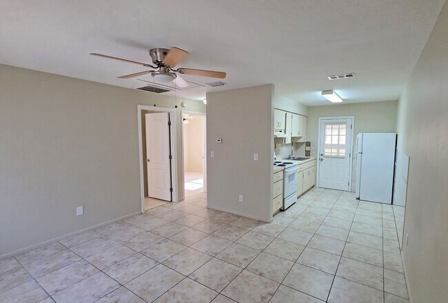 Foto del edificio - 2/1 Home in suberb location, pet friendly!