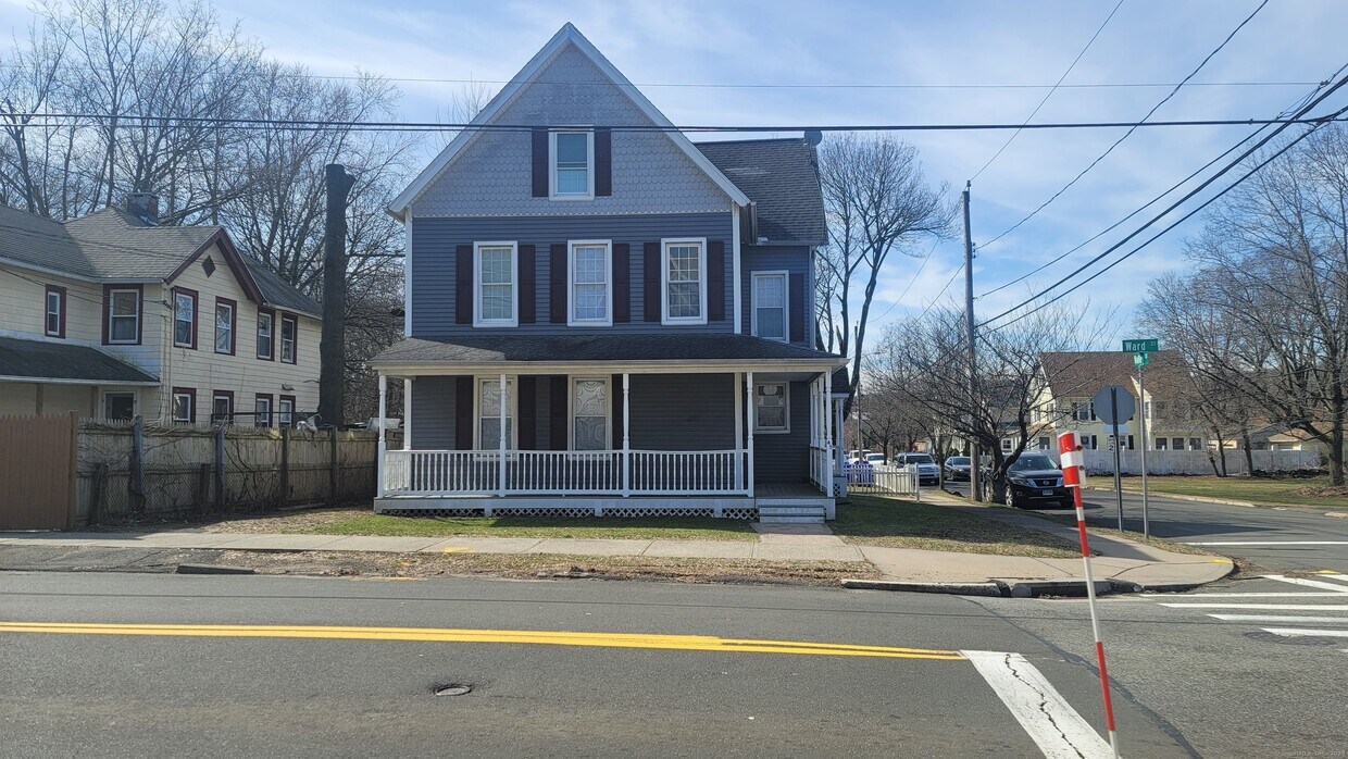45 Ward St Unit 2nd Floor, Wallingford, CT 06492 Room for Rent in